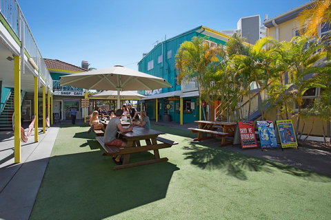 Backpackers In Paradise 18-35 Hostel - Surfers Gold Coast 15
