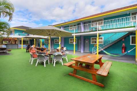 Backpackers In Paradise 18-35 Hostel - Surfers Gold Coast 2