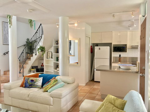 [ ANDY'S BEACH HOUSE ] - Surfers Gold Coast 35