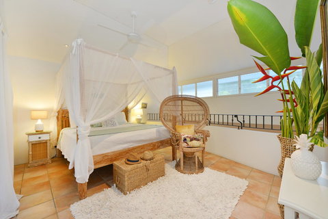 [ ANDY'S BEACH HOUSE ] - Surfers Gold Coast 1