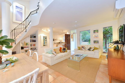 [ ANDY'S BEACH HOUSE ] - Surfers Gold Coast 13