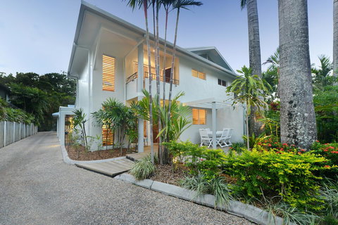 [ ANDY'S BEACH HOUSE ] - Surfers Gold Coast 11