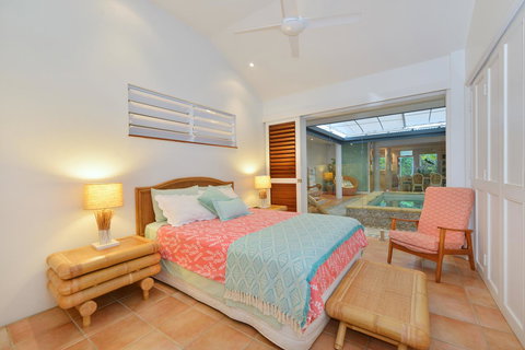 [ ANDY'S BEACH HOUSE ] - Surfers Gold Coast 25
