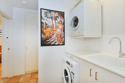 [ ANDY'S BEACH HOUSE ] - Surfers Gold Coast 30