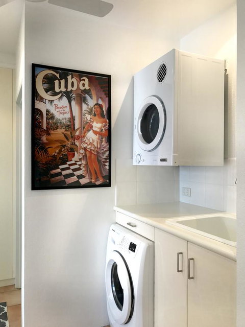 [ ANDY'S BEACH HOUSE ] - Surfers Gold Coast 37