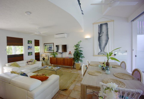 [ ANDY'S BEACH HOUSE ] - Surfers Gold Coast 34