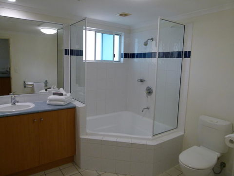 Madison Ocean Breeze Apartments - Surfers Gold Coast 34