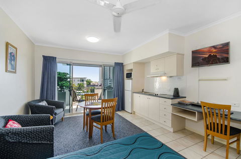 Madison Ocean Breeze Apartments - Surfers Gold Coast 11