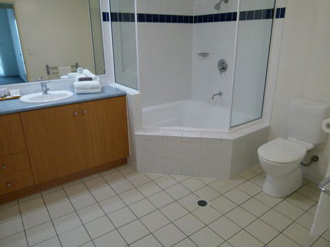 Madison Ocean Breeze Apartments - Surfers Gold Coast 33