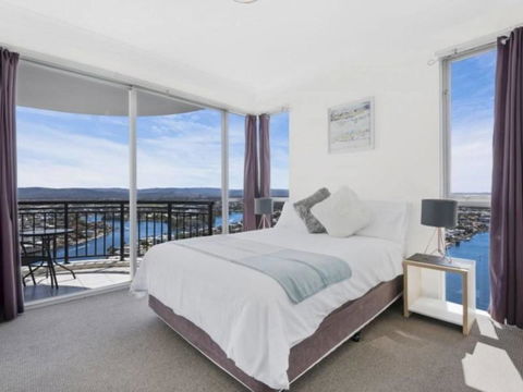 Beach Stay - Ocean & Riverview Resort Chevron Renaissance Central Surfers Paradise - Surfers Gold Coast 1