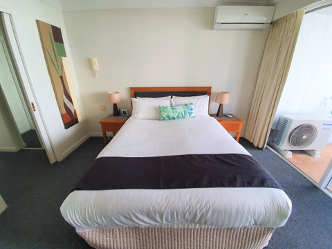 Broadbeach Holiday Apartments - Surfers Gold Coast 28