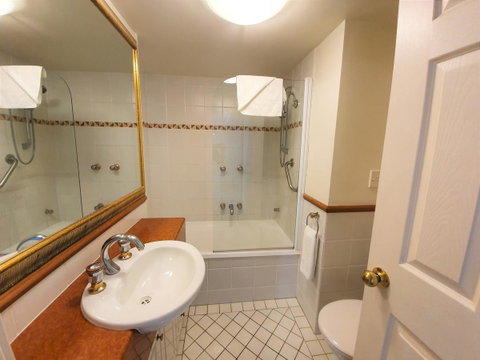 Broadbeach Holiday Apartments - Surfers Gold Coast 12