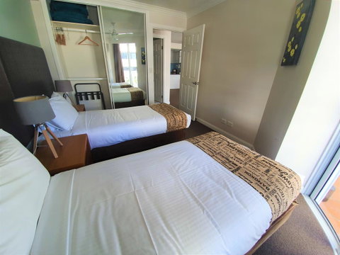 Broadbeach Holiday Apartments - Surfers Gold Coast 6