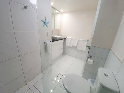 Broadbeach Holiday Apartments - Surfers Gold Coast 8