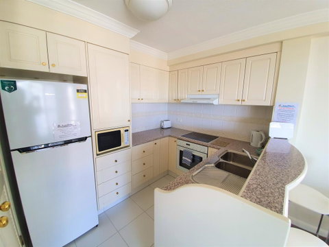 Broadbeach Holiday Apartments - Surfers Gold Coast 16