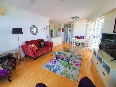 Broadbeach Holiday Apartments - Surfers Gold Coast 22