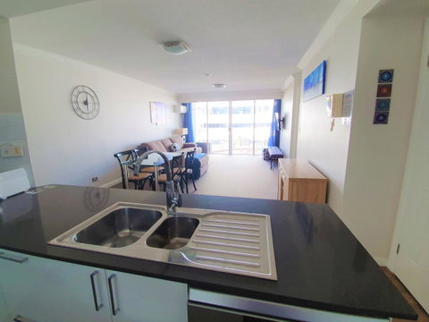 Broadbeach Holiday Apartments - Surfers Gold Coast 11
