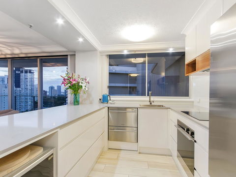 Sunbird Beach Resort Main Beach - Surfers Gold Coast 8