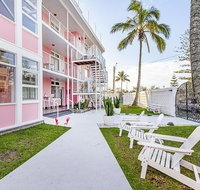 The Pink Hotel Coolangatta - Surfers Gold Coast