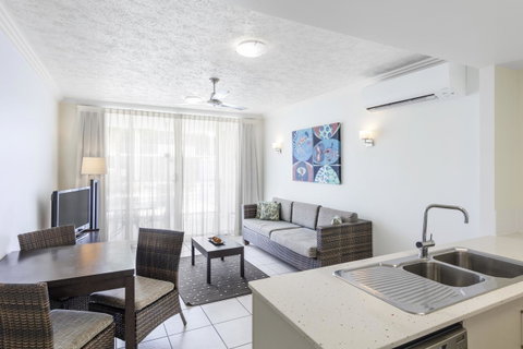 Silkari Lagoons Port Douglas - Surfers Gold Coast 17