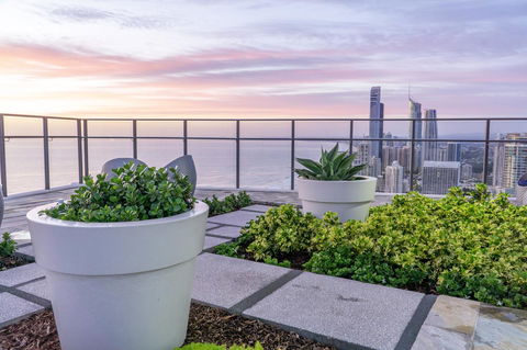 Rhapsody Resort - Official - Surfers Gold Coast 10