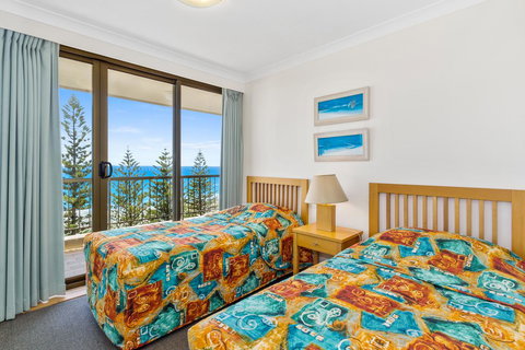 Columbia Beachfront Apartments On Rainbow Bay - Surfers Gold Coast 36