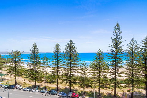Columbia Beachfront Apartments On Rainbow Bay - Surfers Gold Coast 40