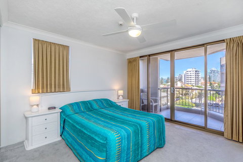 Columbia Beachfront Apartments On Rainbow Bay - Surfers Gold Coast 17