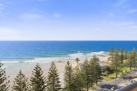 Columbia Beachfront Apartments On Rainbow Bay - Surfers Gold Coast 42