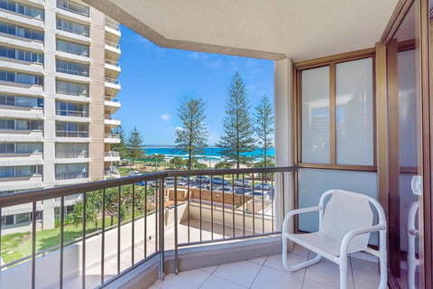 Columbia Beachfront Apartments On Rainbow Bay - Surfers Gold Coast 14