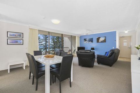 Columbia Beachfront Apartments On Rainbow Bay - Surfers Gold Coast 23