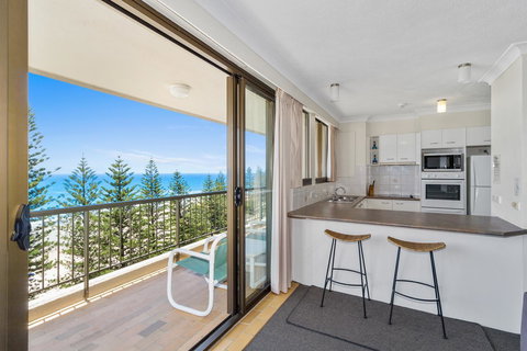 Columbia Beachfront Apartments On Rainbow Bay - Surfers Gold Coast 28