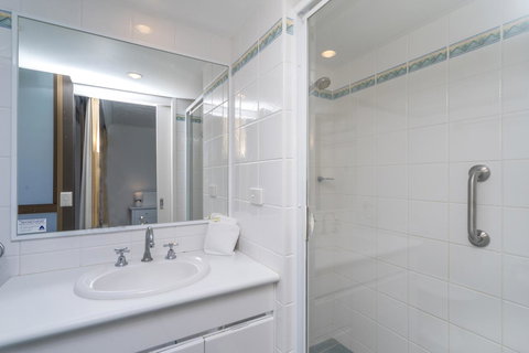 Columbia Beachfront Apartments On Rainbow Bay - Surfers Gold Coast 16