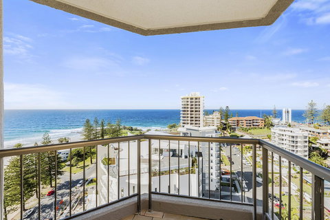 Columbia Beachfront Apartments On Rainbow Bay - Surfers Gold Coast 41