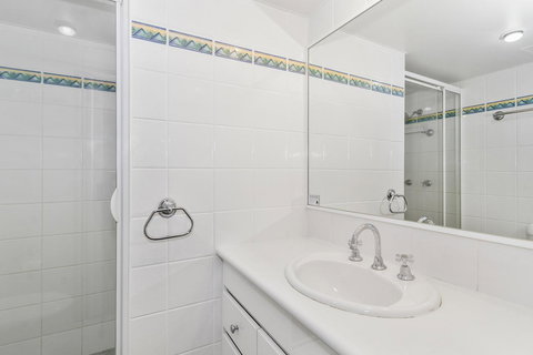 Columbia Beachfront Apartments On Rainbow Bay - Surfers Gold Coast 31