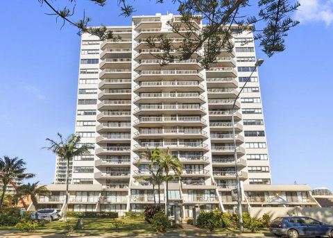 Columbia Beachfront Apartments On Rainbow Bay - Surfers Gold Coast 4