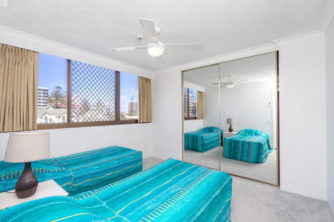 Columbia Beachfront Apartments On Rainbow Bay - Surfers Gold Coast 11