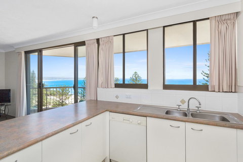 Columbia Beachfront Apartments On Rainbow Bay - Surfers Gold Coast 38
