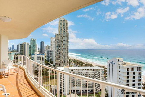 APR Private SUITES MOROC By The Beach - Surfers Gold Coast 26