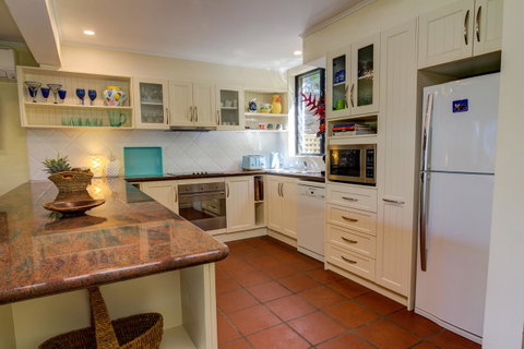 Number 2 On The Beach | Beautiful Beachfront Villa - Surfers Gold Coast 11