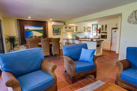 Number 2 On The Beach | Beautiful Beachfront Villa - Surfers Gold Coast 5