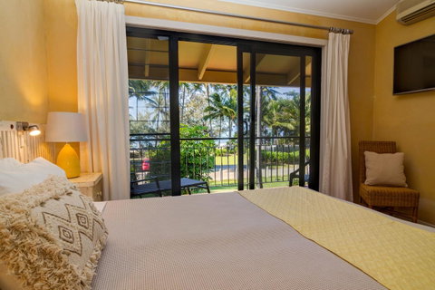 Number 2 On The Beach | Beautiful Beachfront Villa - Surfers Gold Coast 13