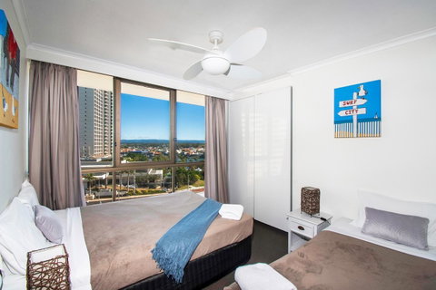 Seacrest Beachfront Apartments Surfers Paradise - Surfers Gold Coast 3