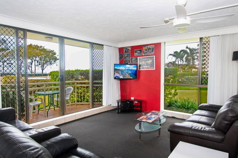 Seacrest Beachfront Apartments Surfers Paradise - Surfers Gold Coast 9