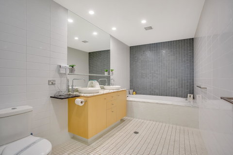 Aria Apartments - Surfers Gold Coast 11