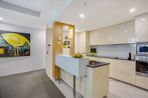 Aria Apartments - Surfers Gold Coast 7