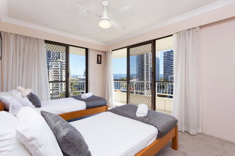 Capricornia Apartments - Surfers Gold Coast 12