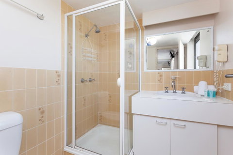 Capricornia Apartments - Surfers Gold Coast 9