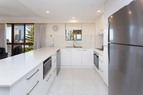Capricornia Apartments - Surfers Gold Coast 3