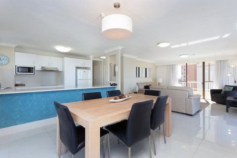 Capricornia Apartments - Surfers Gold Coast 4